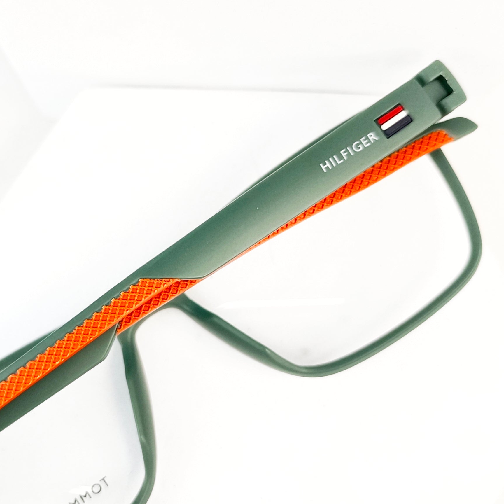 TOMMY HILFIGER